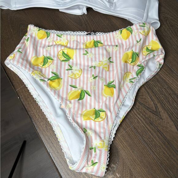 Unique Vintage Two Piece Swim Suit White Halter Top Lemon Print Bottom Size M - Picture 3 of 6